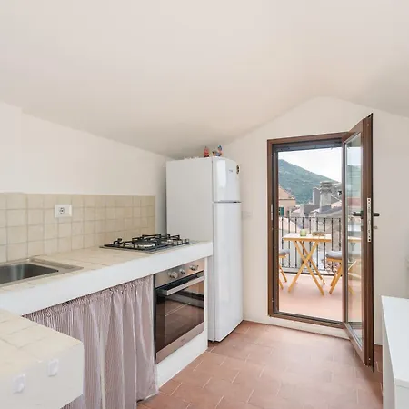 Delightful Historic Tower House With Rooftop Views In The Old Town *