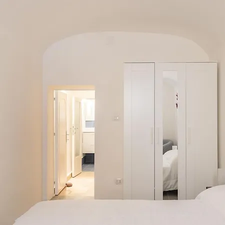 Delightful Historic Tower House With Rooftop Views In The Old Town