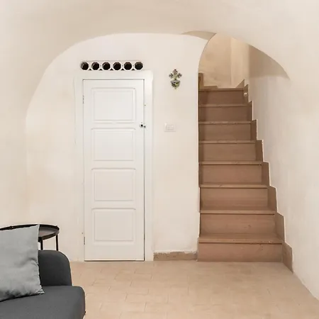 Delightful Historic Tower House With Rooftop Views In The Old Town 보사