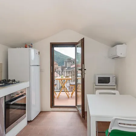 Delightful Historic Tower House With Rooftop Views In The Old Town *
