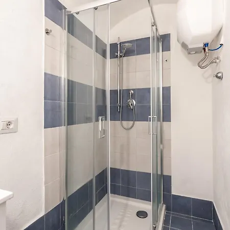 아파트 Delightful Historic Tower House With Rooftop Views In The Old Town 보사